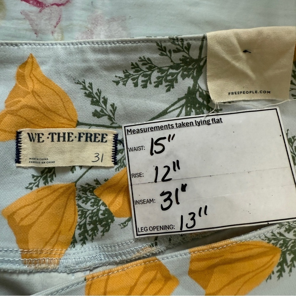 Free People Venice Beach Printed Flare Jeans in Sky Combo Cali Poppies. Size 31 - Picture 11 of 13
